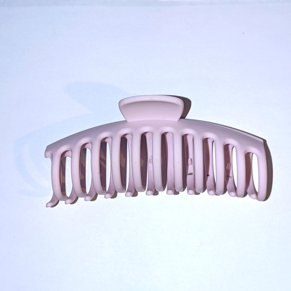 🍁 3/$15 Boutique Barrel Hair Clip - Picture 3 of 4